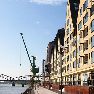 https://grosszugiges-zimmer-mit-badezimmer-in-rheinwohnung.topcolognehotels.com